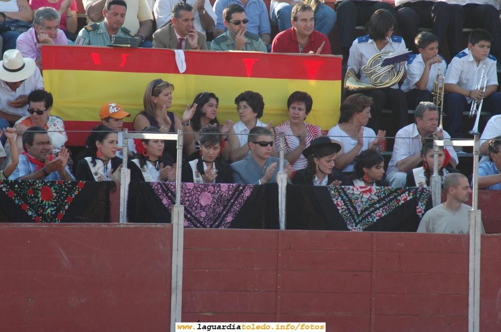 Fiestas de 2005. Instantánea de las Damas y Reina en la corrida del 24 de Septiembre