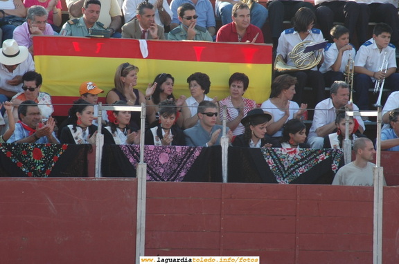 Fiestas de 2005. Instantánea de las Damas y Reina en la corrida del 24 de Septiembre