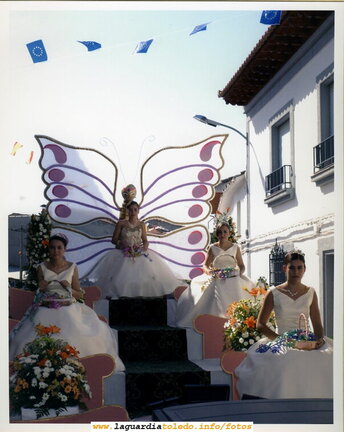 Fiestas de 2004. Carroza de la Reina y Damas