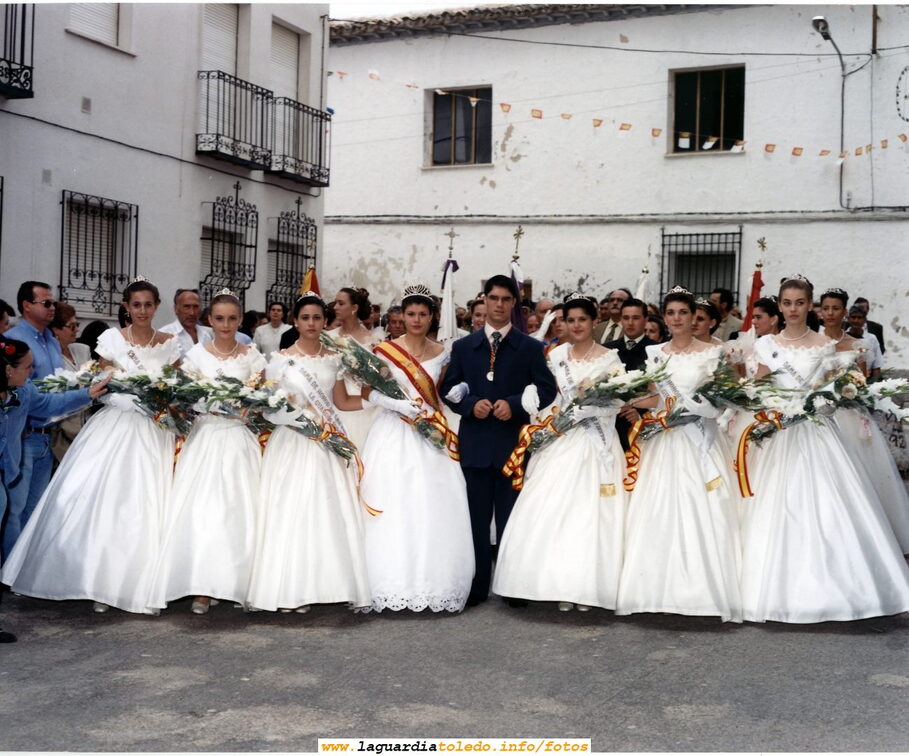 Fiestas de 1998. Foto de las Damas , Reina y Mantenedor