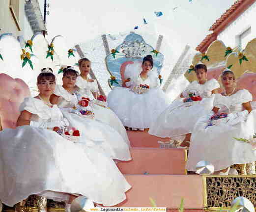 Reinas y damas en la carroza 1994