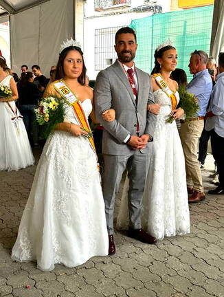 Reinas y mantenedor tras la coronación