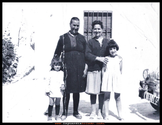 ABUELA Y NIETA, MADRE E HIJA