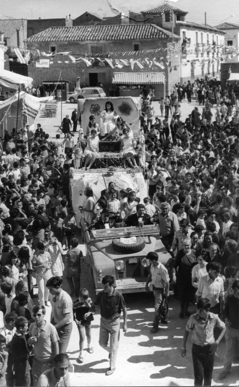 Carroza Reina y Damas 1969
