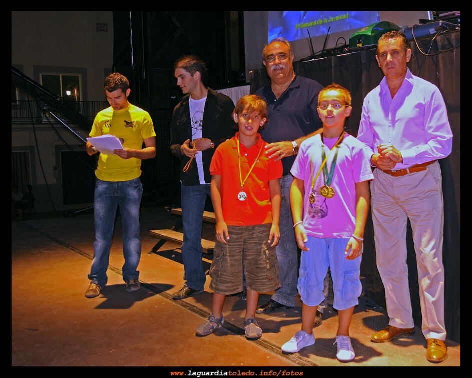 Autoridades y organizadores en un momentos de la entrega de medallas en la semana de la juventud 2009. 1 de agosto de 2009.