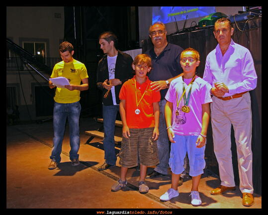 Autoridades y organizadores en un momentos de la entrega de medallas en la semana de la juventud 2009. 1 de agosto de 2009.