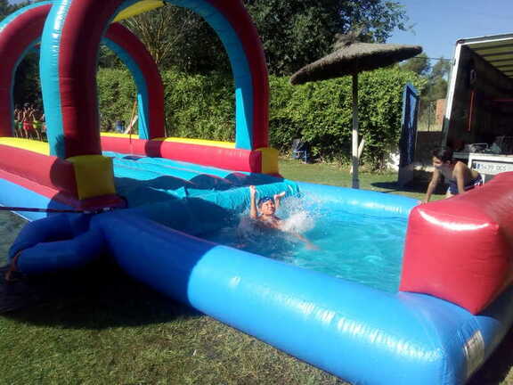 Gymkhana acuática en la piscina