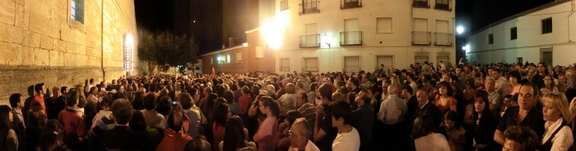 Subida del Santo Niño a la Iglesia. Panorámica en la puja. 3-09-2011