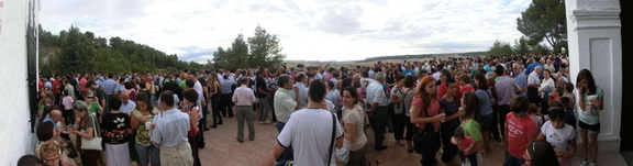 Subida del Santo Niño a la Iglesia. Panorámica en la explanada de la Ermita. 3-09-2011