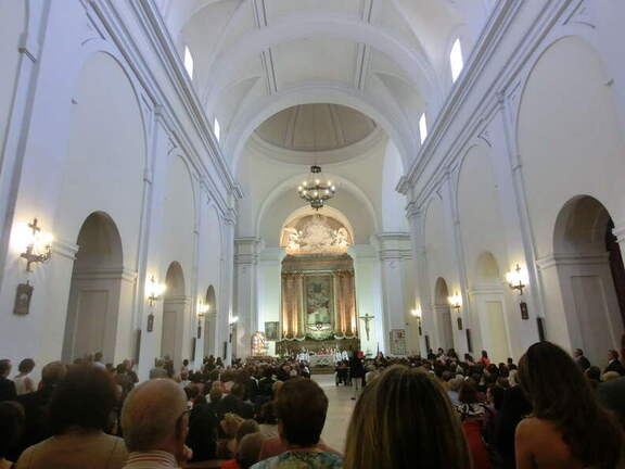 Vista de la Iglesia desde el fondo de la misma el día 25 de fiestas. 25-09-2011