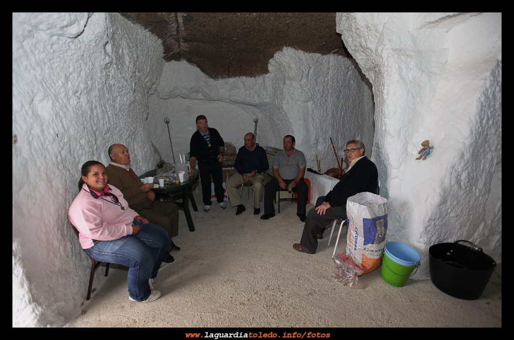 27 Septiembre 2012 - Despedida de El Santo Niño - En la cueva II, descansando despés de repartir el zurra