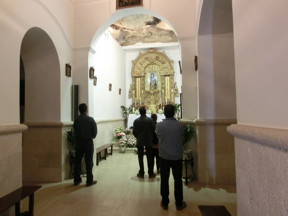 Fieles en la Ermita del Santo Niño el 28 de septiembre, al día siguiente de dejarlo en la Ermita