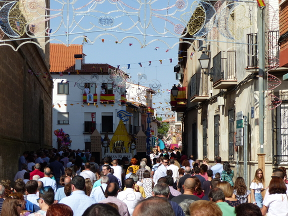 Desfile diurno de carrozas