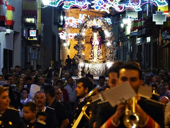 Procesión del día 25