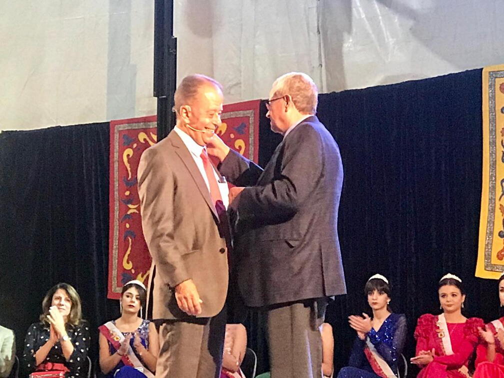 Imposición de medalla al pregonero