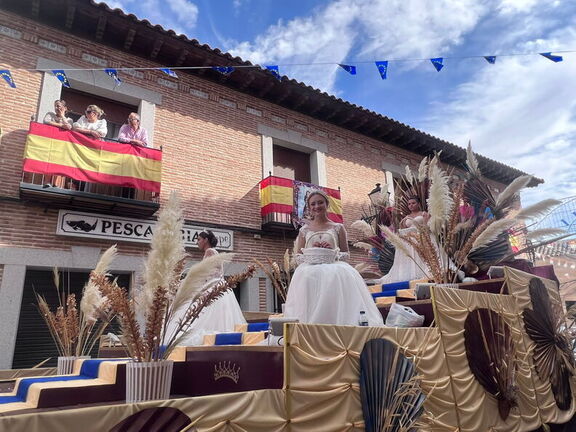 La carroza de la Reina y Damas 2022