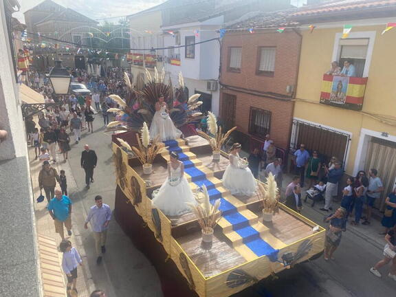 La carroza de la Reina y Damas 2022