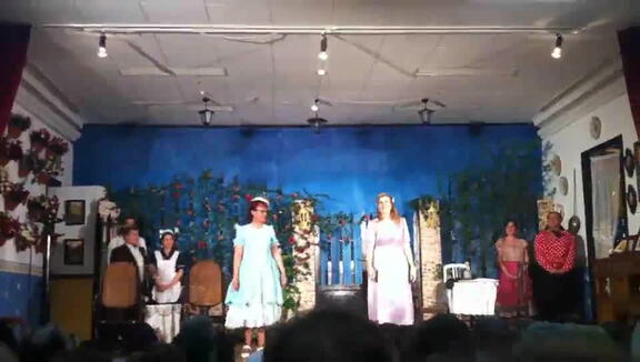 Vídeo de la representación de la obra "Puebla de las Mujeres" de los hermanos Alvarez Quintero por el taller de teatro de la Rosaleda