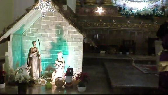 SS.MM. los Reyes Magos de Oriente entregando los regalos en la Iglesia. 5-1-2011