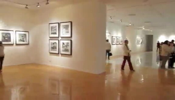 Fotografía guardiola en la exposición de Francesc Català Roca "Obras Maestras" en el Círculo de Bellas Artes de Madrid