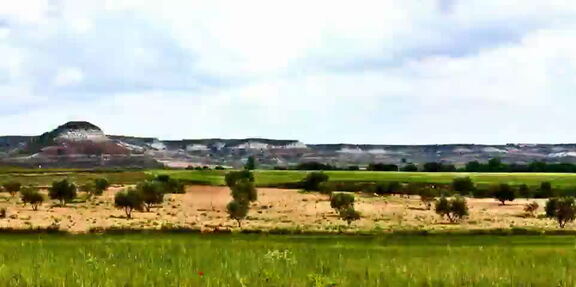 Panorámica de nuestro pueblo entre el cerro de la Atalaya y el de las Maricas