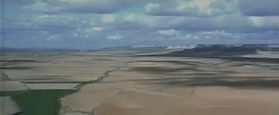 Comienzo de la película "Cateto a babor" (1970) interpretada por Alfredo Landa, en la que aparece una panorámica de la Vega de La Guardia