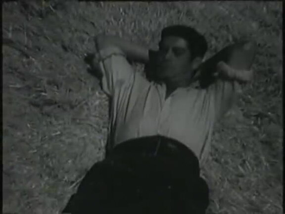 Secuencia de la película "Condenados" (1953) dirigida por Manuel Mur Oti e interpretada por Aurora Bautista y José Suárez en donde aparece el Cerro de la Atalaya y segadores guardiolos
