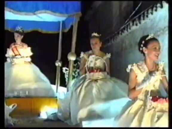 Fiestas de 1999. 24 de Septiembre. Desfile nocturno de la carroza de la Reina y damas