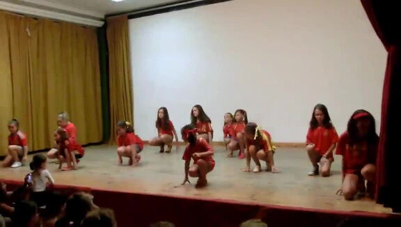 Actuación del grupo de baile de la Asociación Cultural Balarte en las fiestas 2012