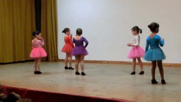 Actuación del grupo de baile de la Asociación Cultural Balarte en las fiestas 2012