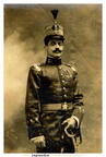 De profesión militar.
