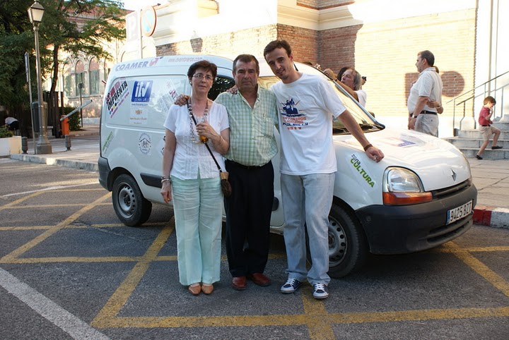 Foto de Enrique del Castillo y familia, el participante guardiolo en el Mongol Rally 2011