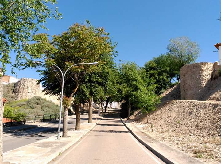Cuesta la nueva,vista del castillo y el torreón nuevo