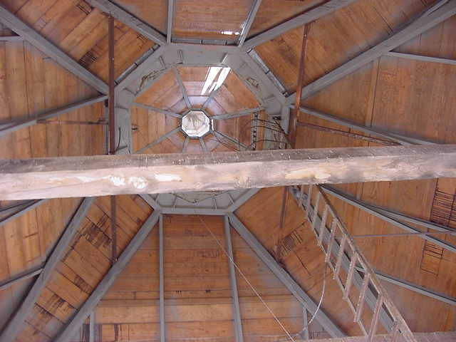 INTERIOR DEL CHAPITEL DE LA IGLESIA