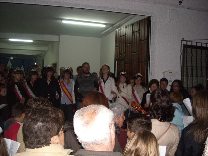 1 de Mayo de 2009, cantando los Mayos a la Reina