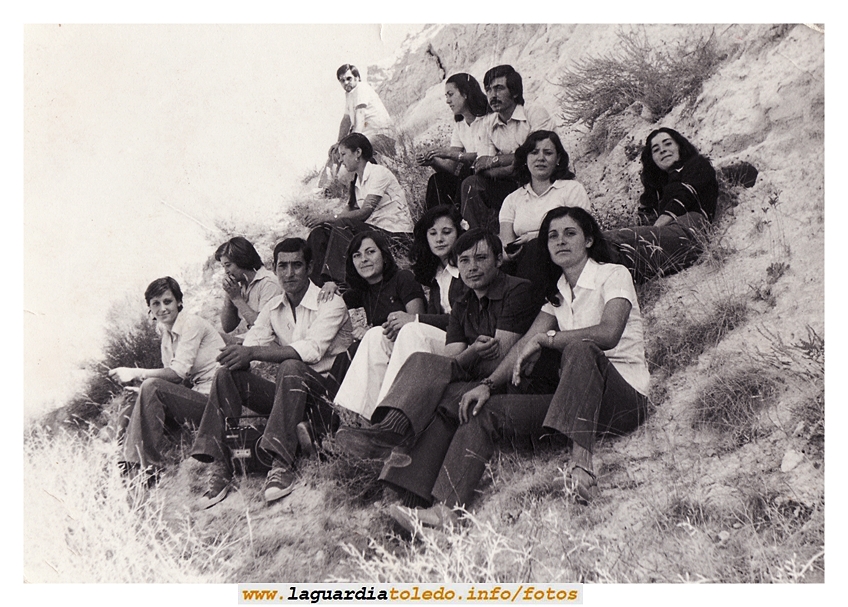 Cuadrilla de Amig@s en la ermita del Santo Niño 27-9-77