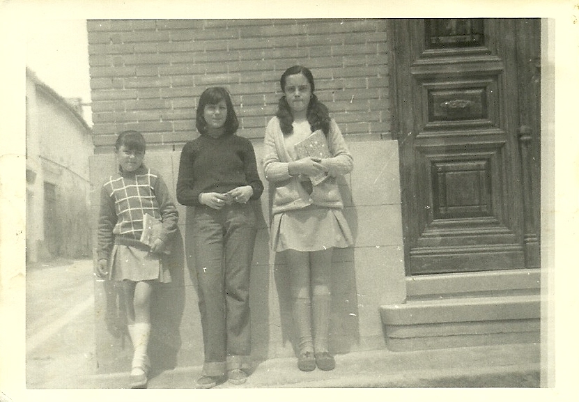Pili "la pescadera" y amigas en la calle Mayor