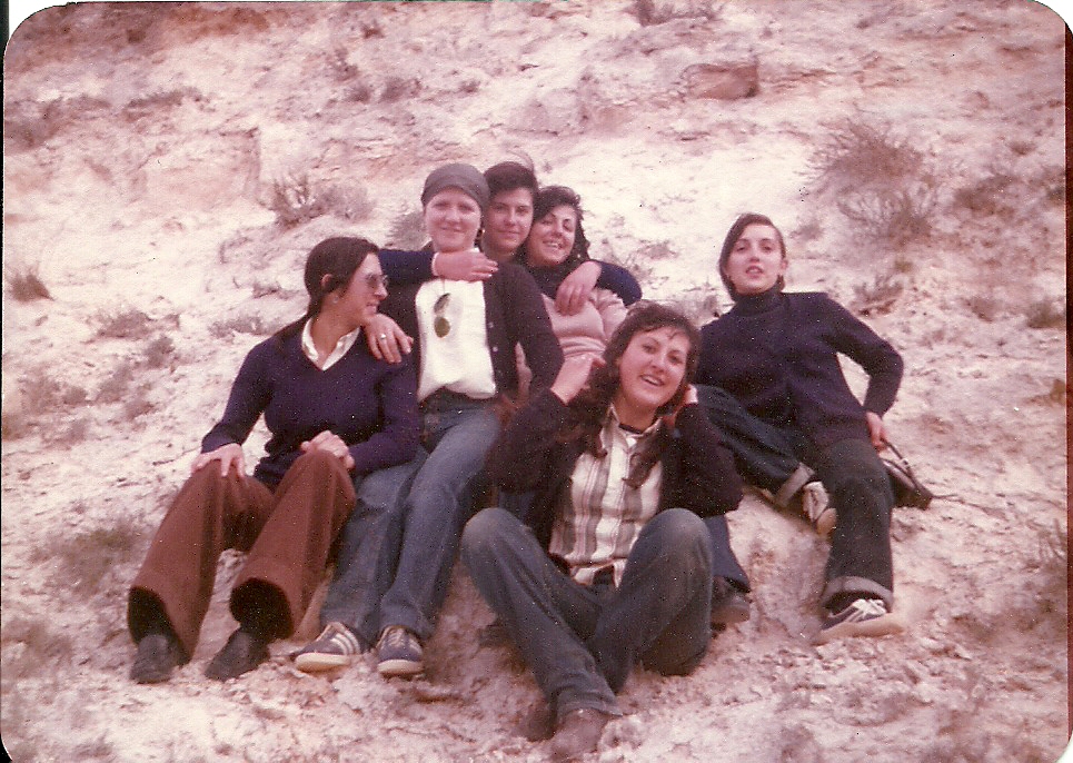 Juli y Pili en el Santo Niño con las amigas