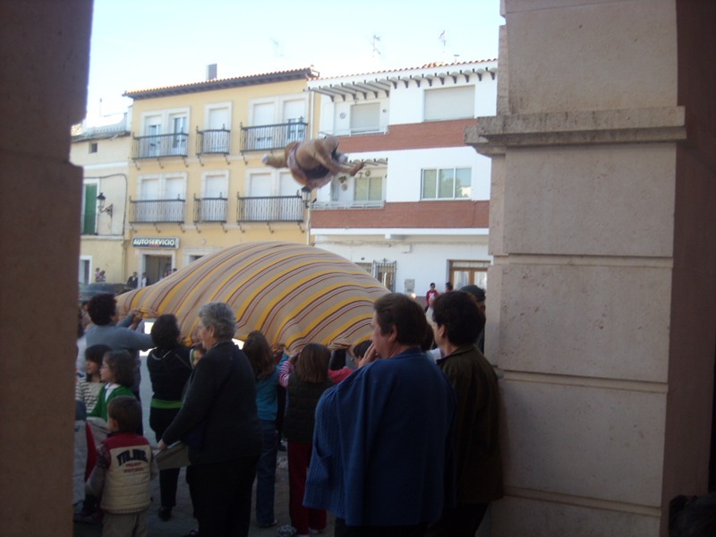 Manteo de peleles. 13 de abril de 2009