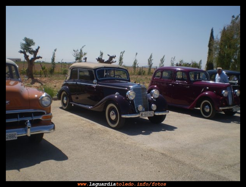 Concentración de coches clásico a su paso por La Guardia. 22 de Mayo de 2010