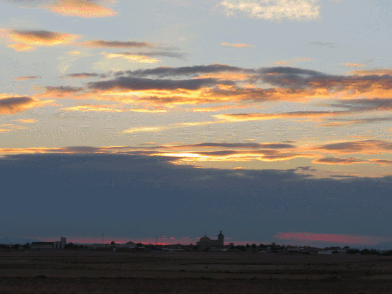 Puesta de sol con nubes desde la carretera Villatobas. 25-10-2015
