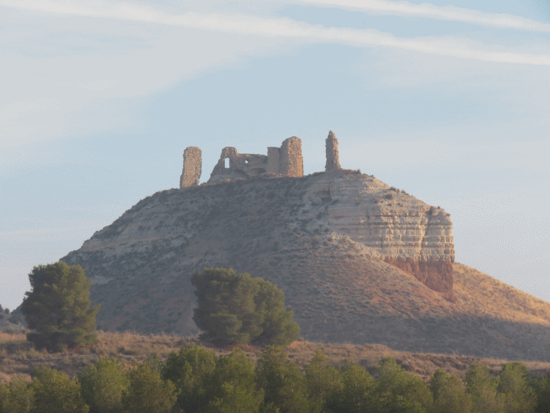 Distinas vistas del Castillo de Monreal