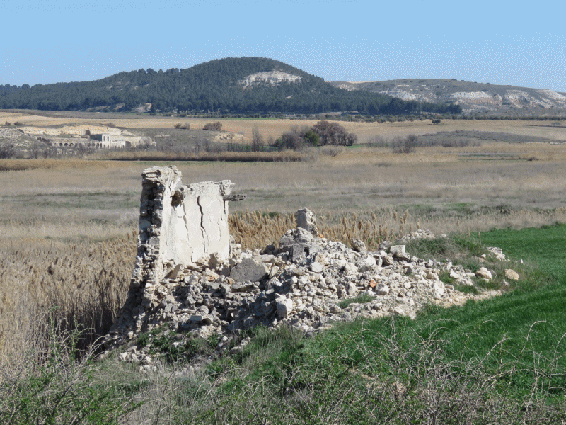 El molino y la Ermita de Pera en estado de ruina. 19-3-2017