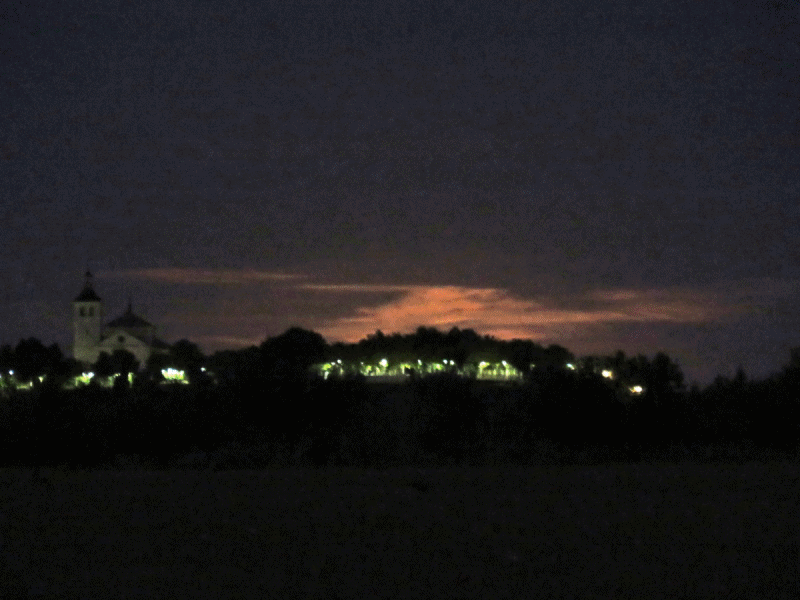 Salida de la luna llena por el valle del Cedrón a 4 kms de La Guardia