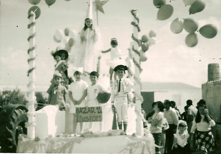 La carroza Bazar de la ilusión, más conocida como "la tarta" (III)
