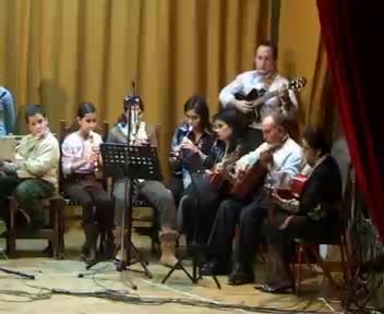 Actuación del coro parroquial dirigido por Pilar Martínez en el festival de Manos Unidas. 30 Dic 2005