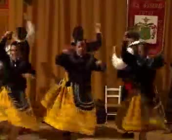 Actuación del grupo de Coros y Danzas La Manchuela en el festival de Manos Unidas. 30 Dic 2005