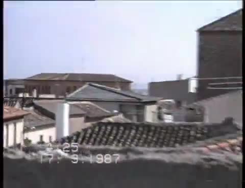 17 de Septiembre de 1987. Panorámica de La Guardia desde un tejado en una obra en construcción