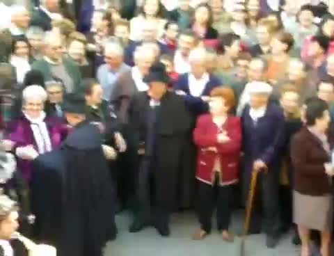 28 de Abril de 2007. Boda de 1910. Bailando un pasodoble en el pretil de la Iglesia después de la ceremonia