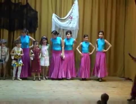 10 de Marzo de 2007. Desfile de moda infantil del grupo de baile de la Asociación Cultural dirigido por Esperanza Alvarez organizado por la Asociación de Mujeres "La Rosaleda" en el marco de los actos del Día de la Mujer Trabajadora